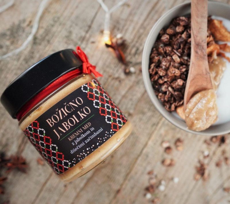 Kremni med Božično jabolko 3 Kremni med Božično jabolko Mr. Bee