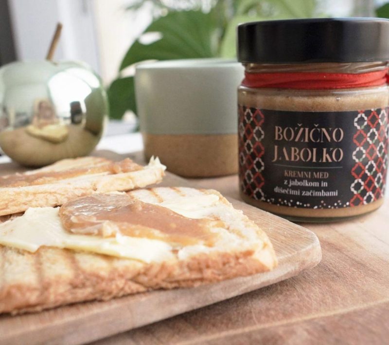Kremni med Božično jabolko 4 Kremni med Božično jabolko Mr. Bee
