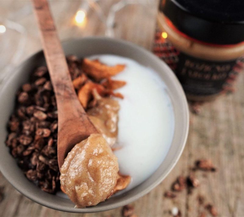 Kremni med Božično jabolko 5 Kremni med Božično jabolko Mr. Bee