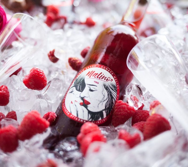 Malinovo vino buteljka Pavlovič, 0,50l 1 Malinovo vino buteljka Pavlovič, 0,50l