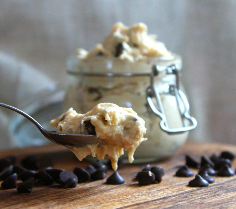 Piškoti na žlico Maslen piškotek s koščki čokolade 1 Piškoti na žlico Maslen piškotek s koščki čokolade