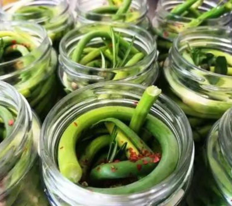 Vloženi česnovi peski Dobrote Metka, 330g