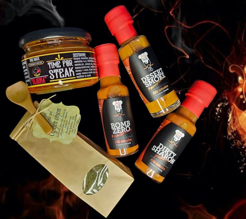 BBQ žar paket omaka, začimbe – zeliščna sol in 3x čili omaka BBQ žar paket omaka, začimbe - zeliščna sol in 3x čili omaka