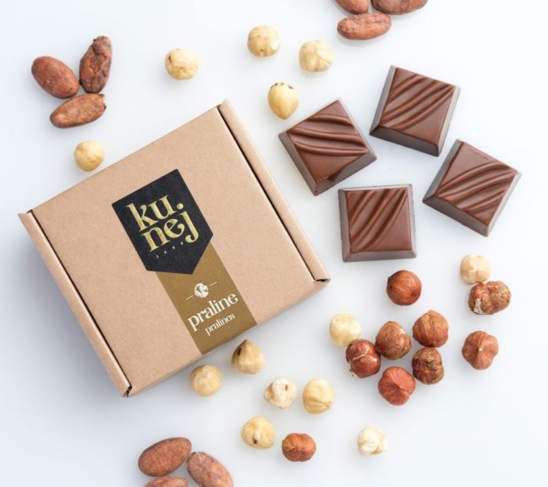 Bonboniera 2×2, pralineji iz mlečne čokolade z lešniki, 55 g Kunej