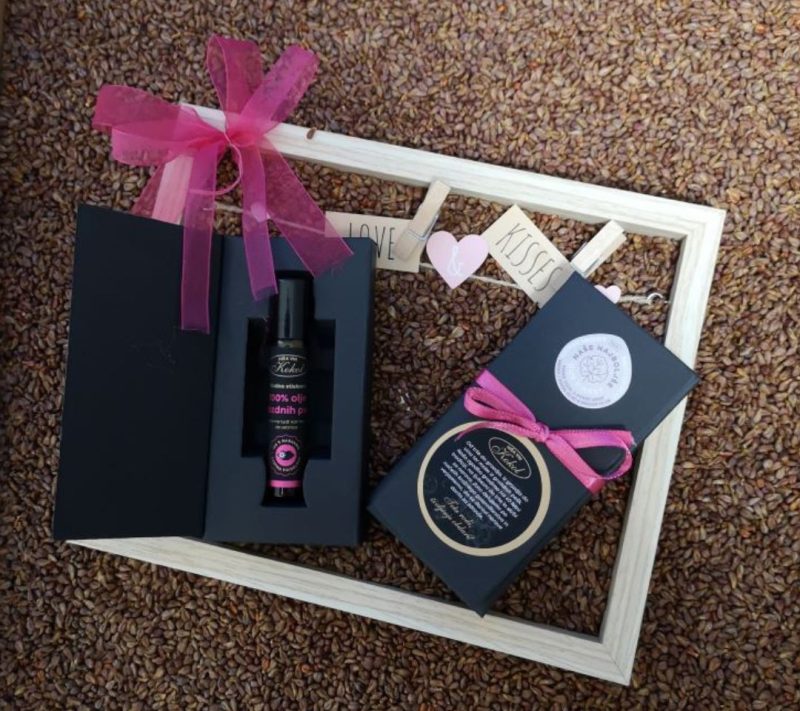 Hladno stiskano 100% olje grozdnih pešk Kokol - Roll-on za ustnice, 9ml 1 Hladno stiskano 100% olje grozdnih pešk Kokol - Roll-on za ustnice, 9ml