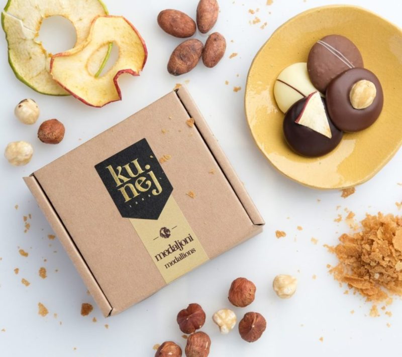 Medaljoni Imperial iz bele, mlečne in temne čokolade, 75 g Kunej