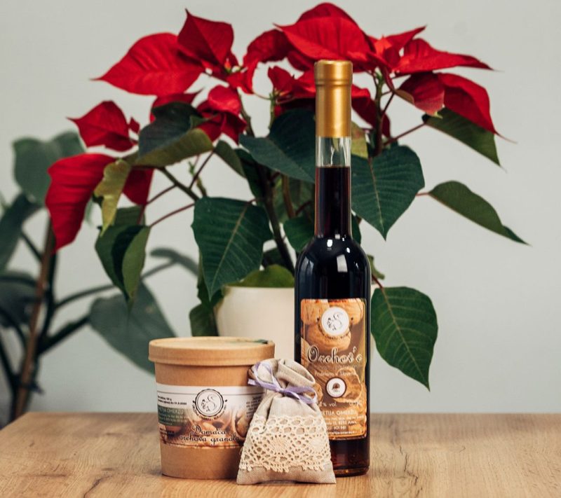 Paket orehovec, orehova granola in sivkin čaj Kmetija Omerzu