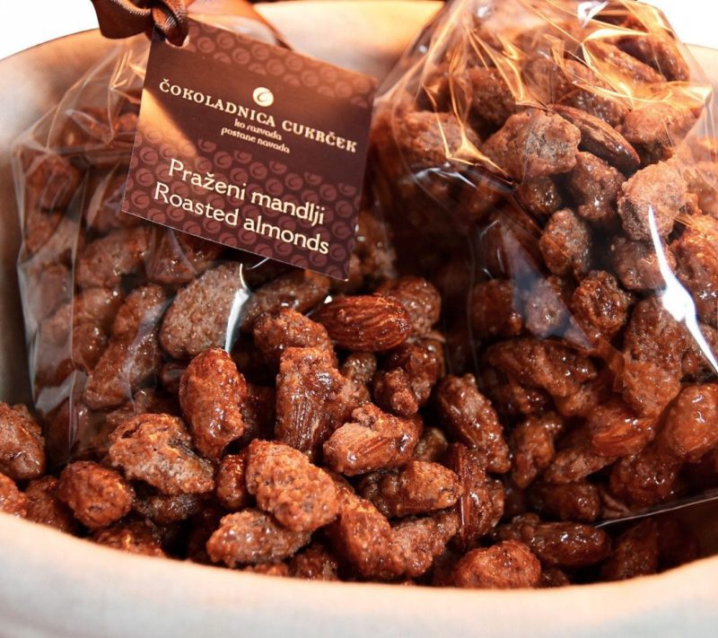Praženi mandlji z domačo karamelo Cukrček, 100g
