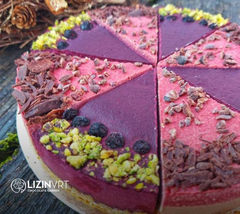 Presna torta z EKO certifikatom –- DUO MIX – borovnica in jagoda-čokolada (mala-8 kosov-premer-18) Presna torta z EKO certifikatom – DUO MIX – borovnica in jagoda/čokolada (mala/8 kosov/premer-18)