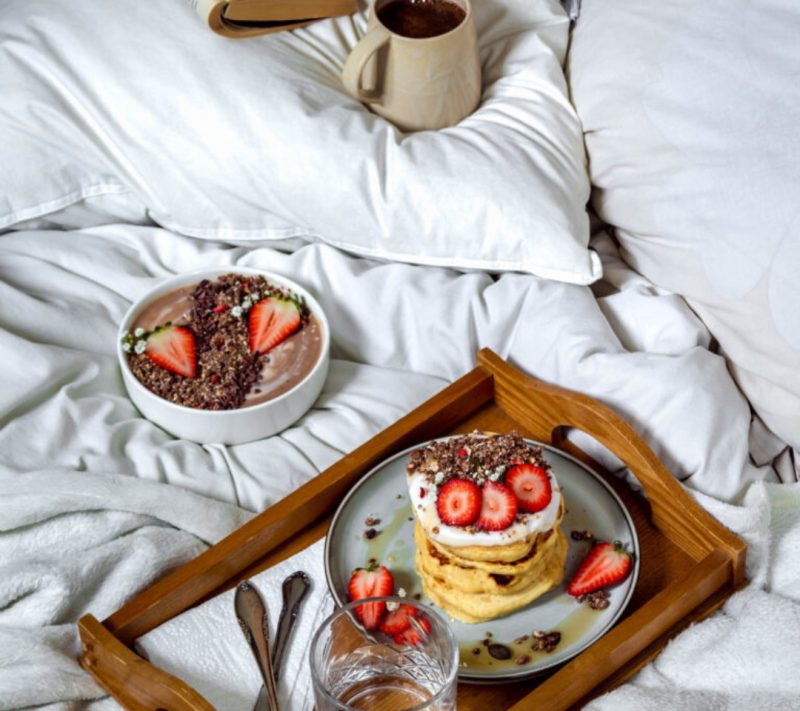 Bio hrustljava granola z okusom čokolade in liofiliziranimi jagodami drobTinka, 300 g