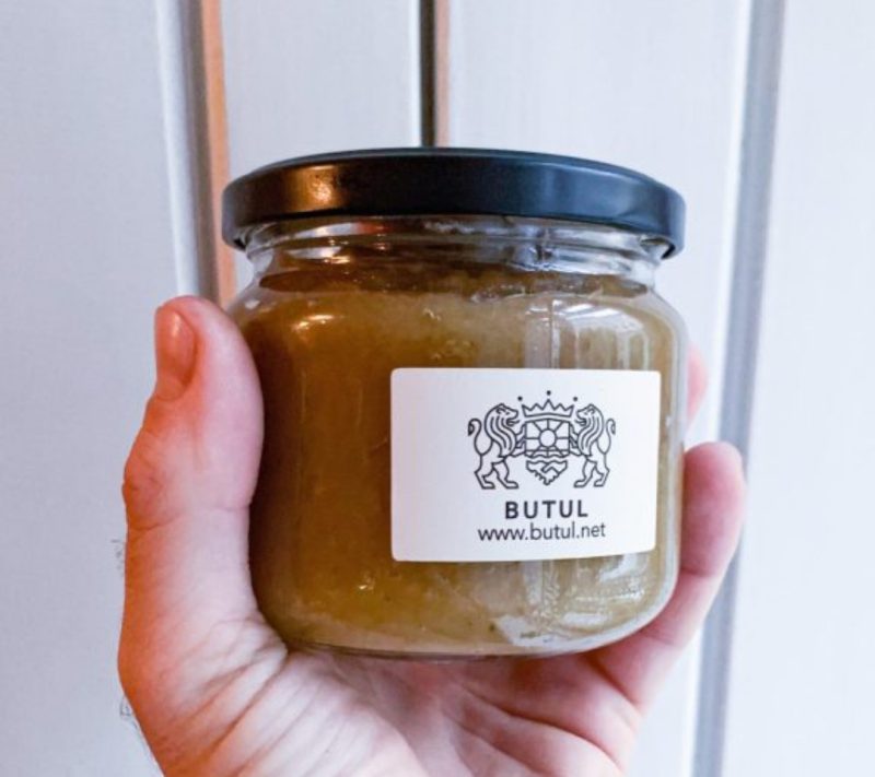 Jabolčna čežana s cimetom brez dodanega sladkorja domačija Butul, 370 ml Jabolčna čežana s cimetom brez dodanega sladkorja domačija Butul, 370 ml