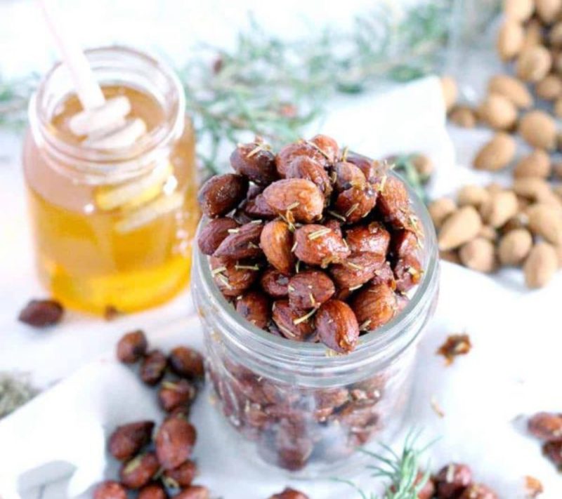 Praženi mandlji z medom – v darilni celofan vrečki Perger 1757