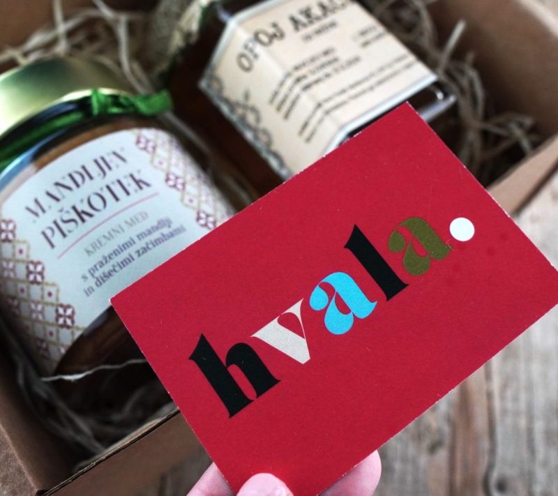 Srednji paket “Akacijev med in Mandljev piškotek” Mr.Bee