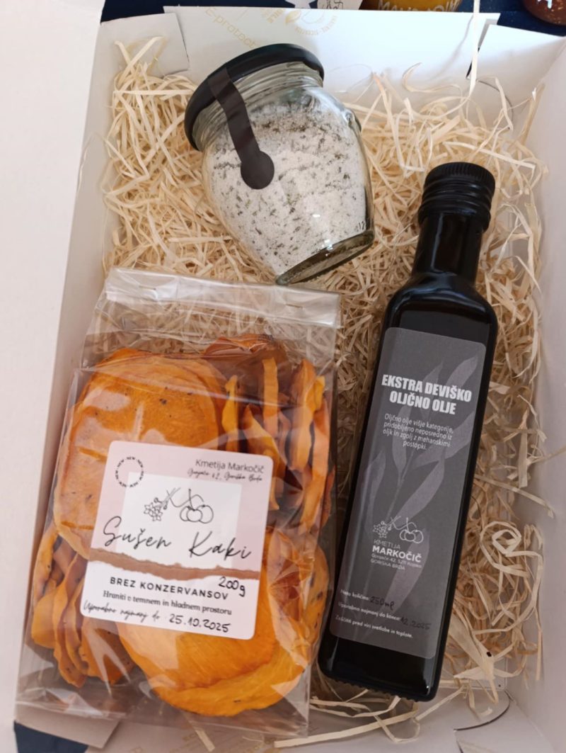 Darilni paket sušen kaki, olje in zeliščna sol kmetija Markočič
