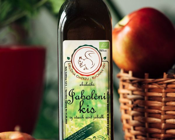 100% naravni jabolčni kis v steklenici kmetija Omerzu