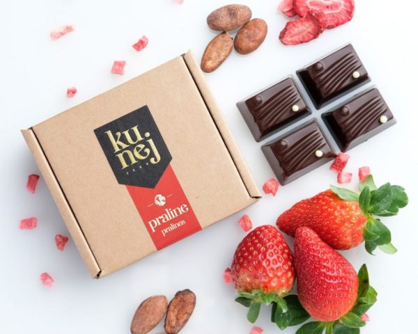 Bonboniera 2×2, pralineji iz temne čokolade z jagodo, 50 g Kunej